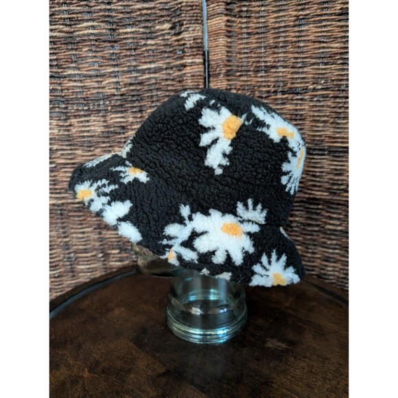 NWT Y2K Sherpa Fleece Daisy Bucket Hat Womens OS Floral 90s Fairy Grunge Hip Hop - Picture 3 of 9